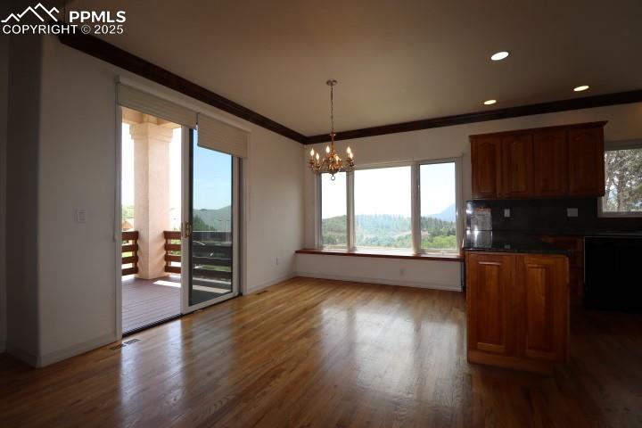 Image 10 of 44: Kitchen