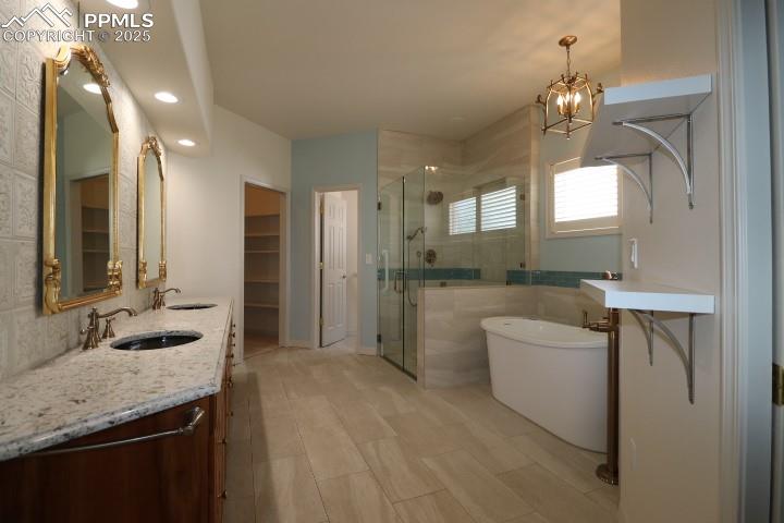 Image 18 of 44: Bathroom