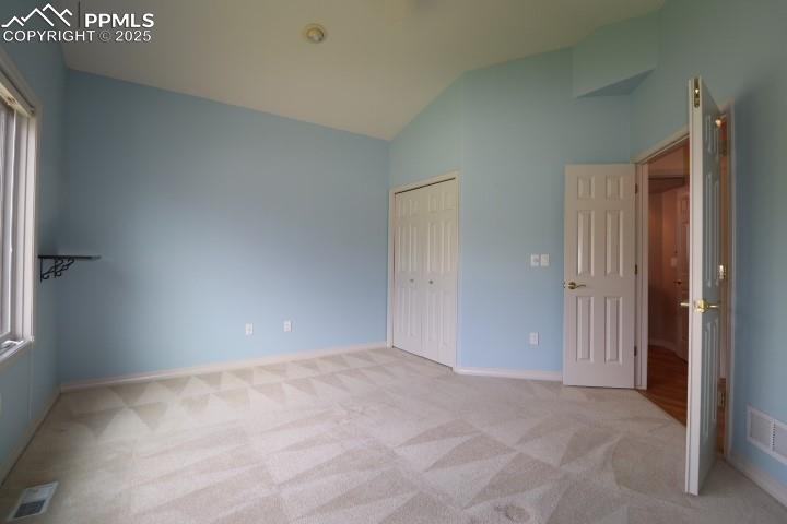 Image 22 of 44: Bedroom