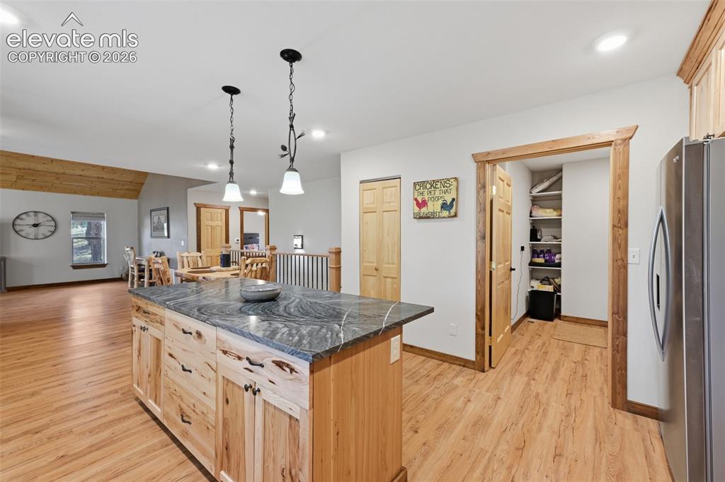 Image 10 of 40: Kitchen