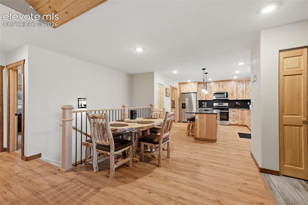 Image 11 of 40: Dining Area