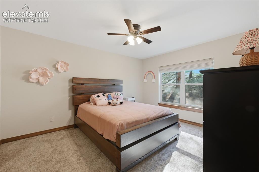 Image 18 of 40: Bedroom