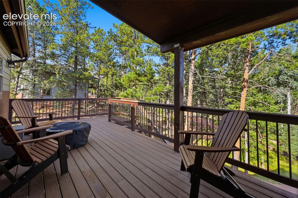 Image 6 of 40: Deck
