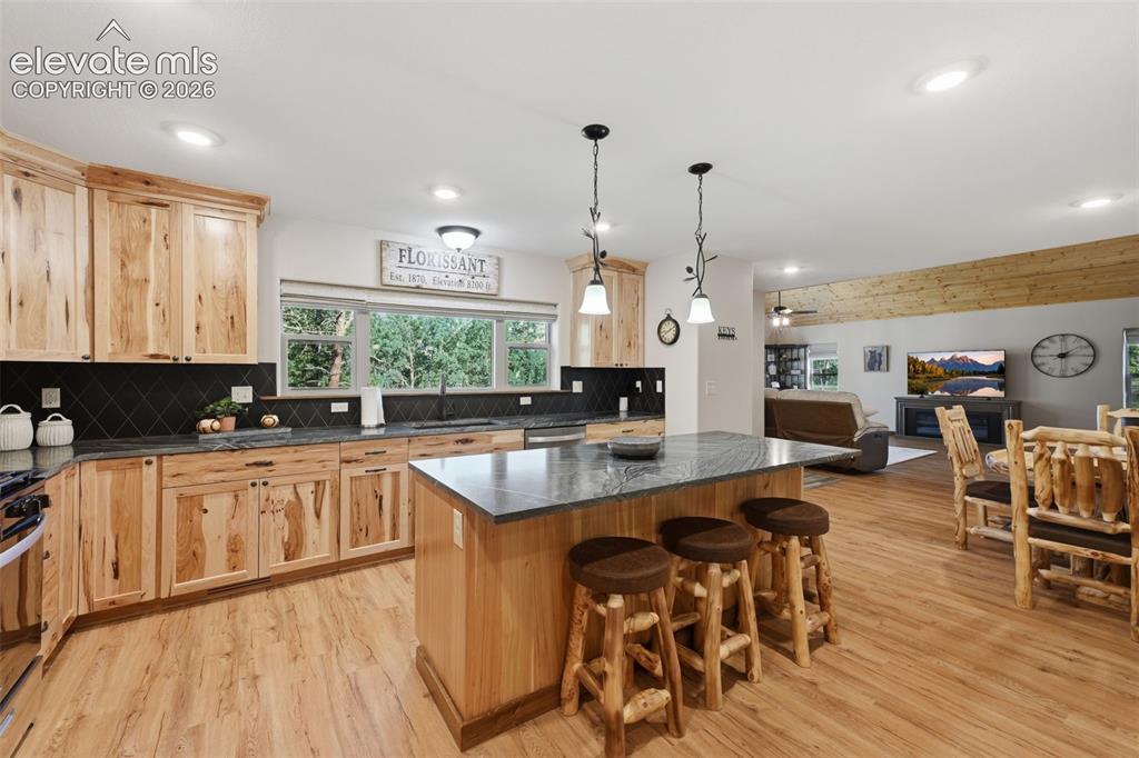 Image 8 of 40: Kitchen