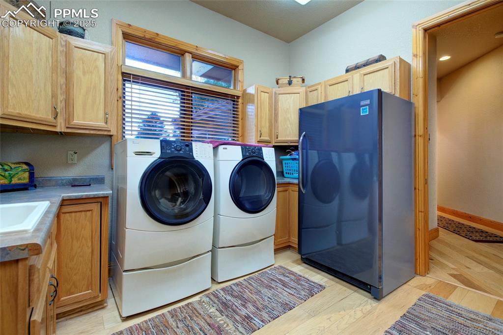 Image 18 of 35: Laundry