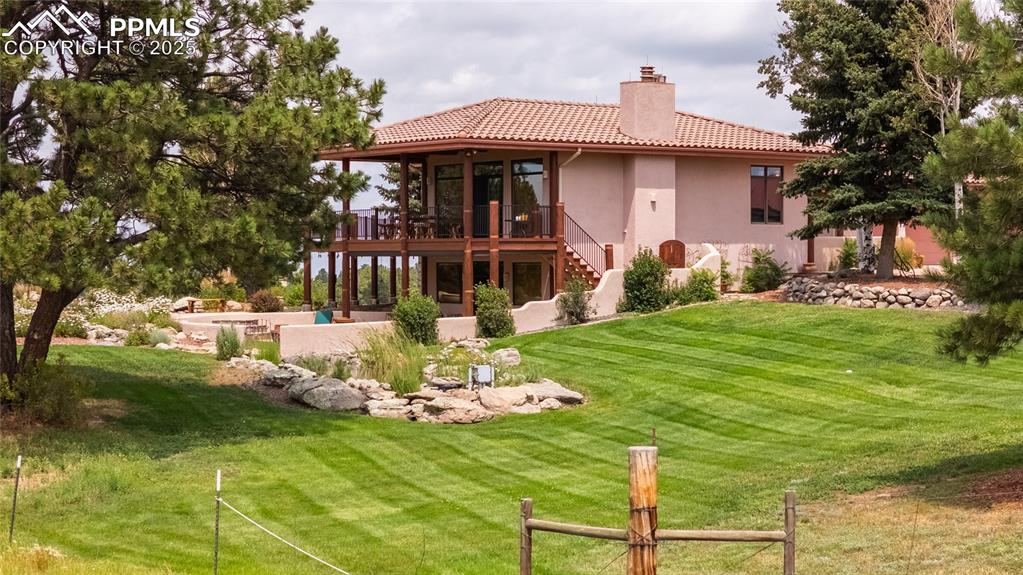 Image 3 of 35: Back of Structure