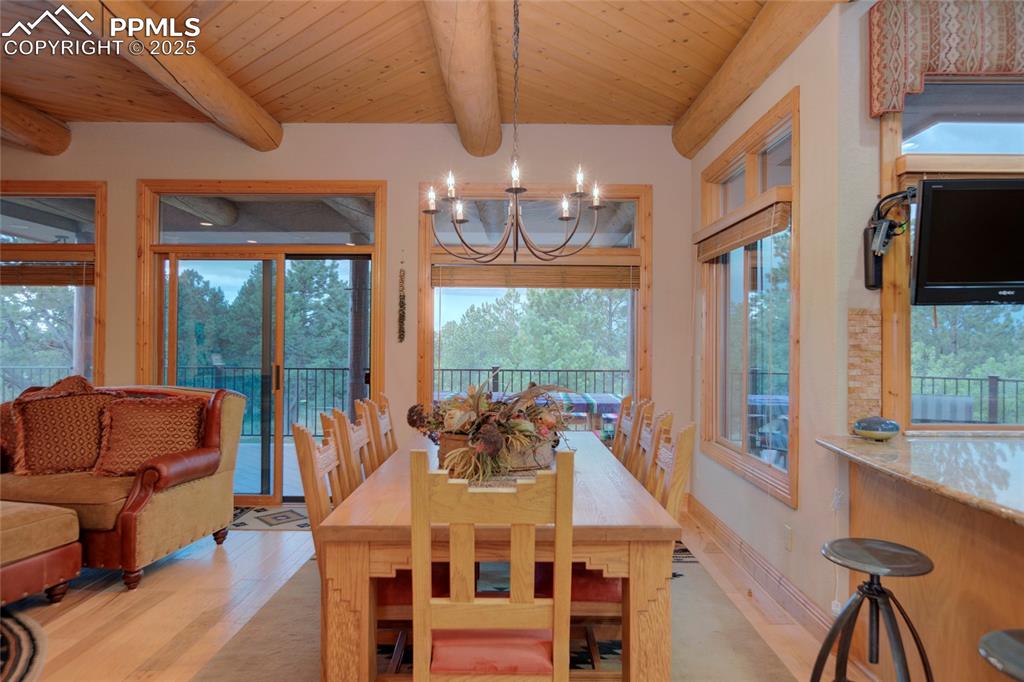 Image 30 of 35: Dining Area