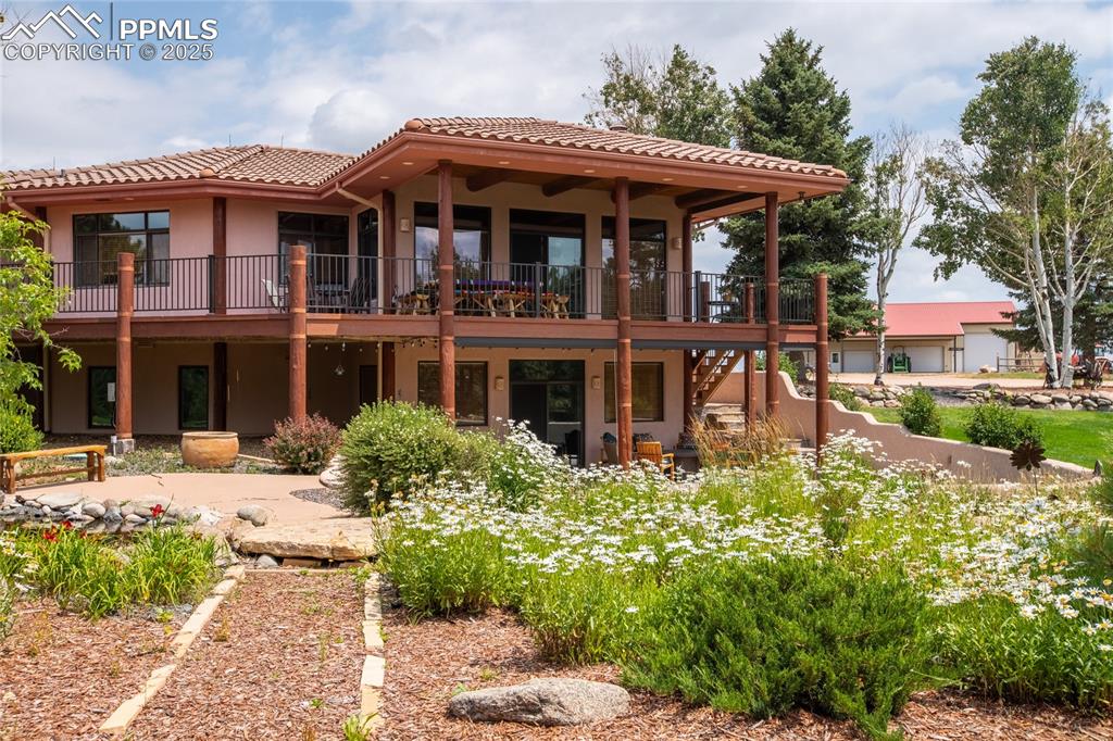 Image 5 of 35: Back of Structure