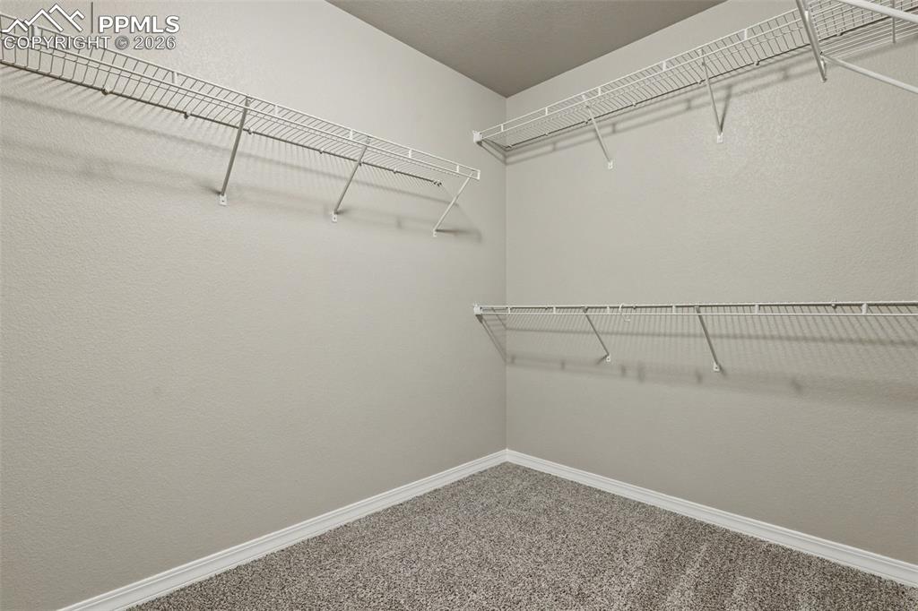 Image 21 of 43: Closet