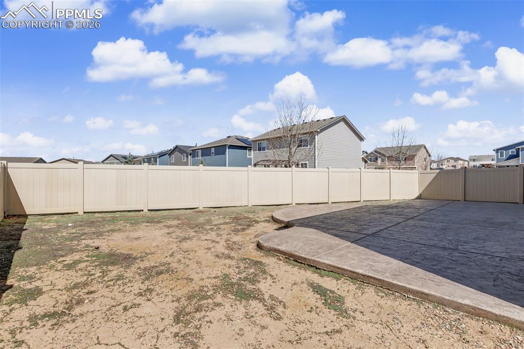 Image 33 of 43: Yard