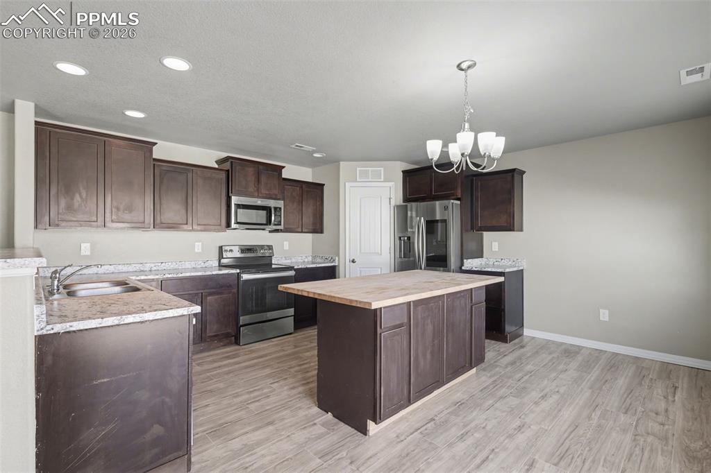 Image 6 of 43: Kitchen