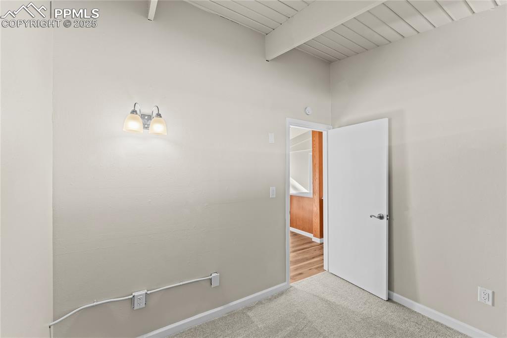 Image 11 of 23: Bedroom