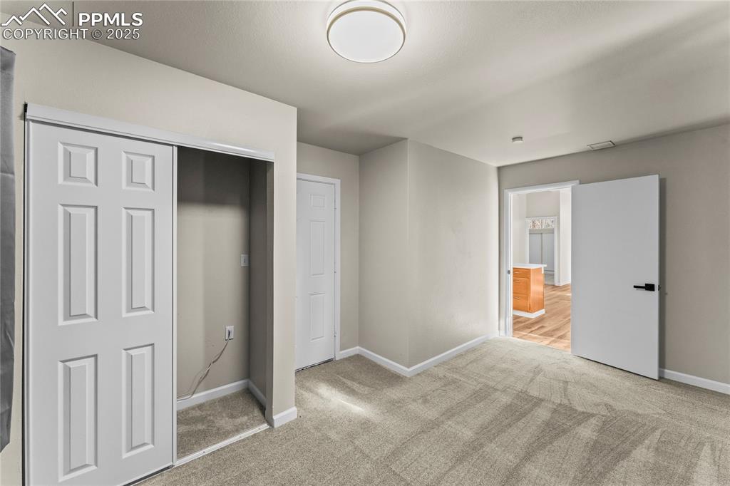 Image 21 of 23: Bedroom