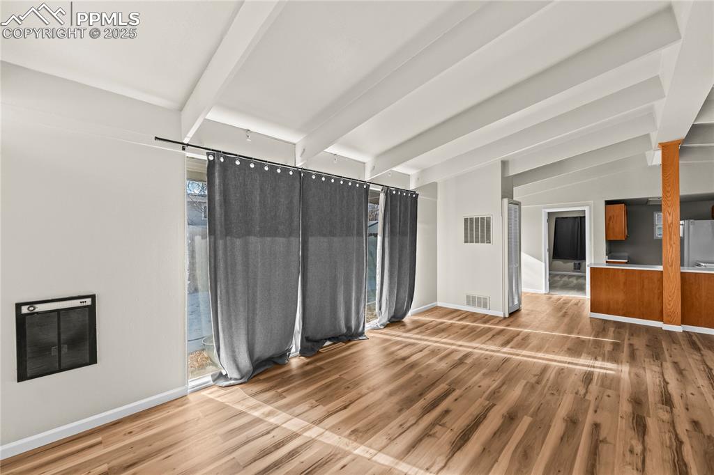 Image 4 of 23: Living Room