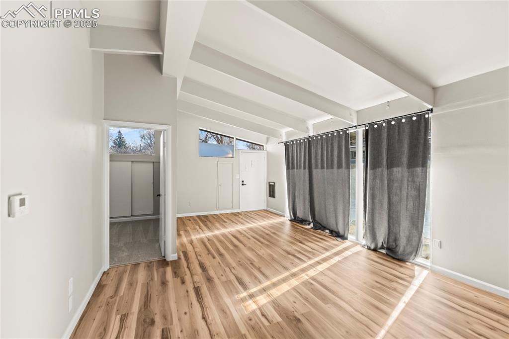 Image 9 of 23: Dining Area