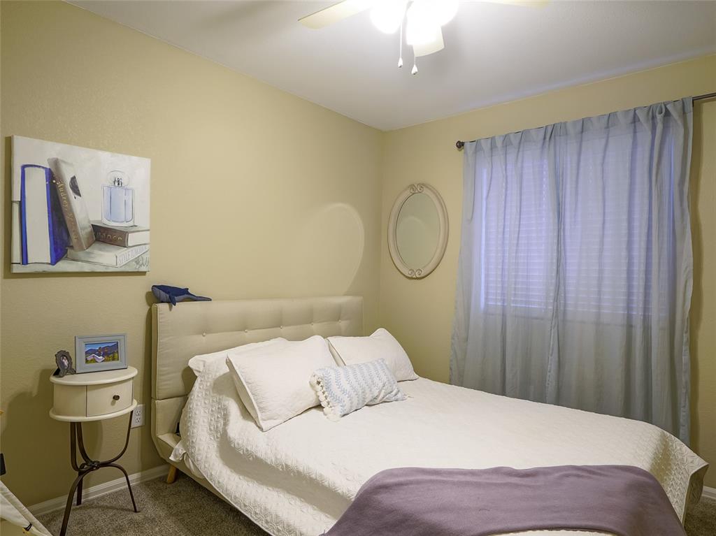 Image 20 of 31: Bedroom