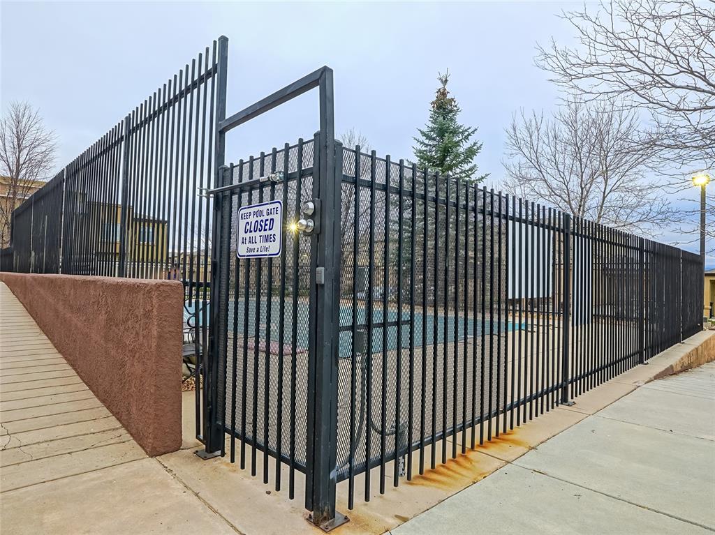 Image 29 of 31:  Gated community pool