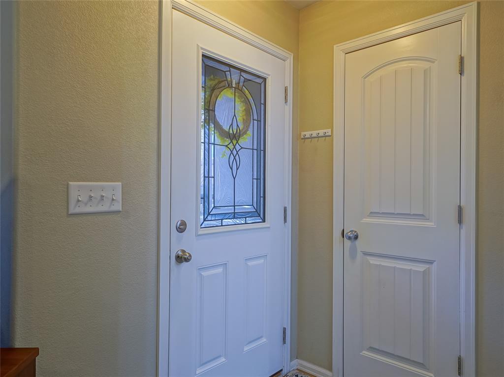 Image 3 of 31: Entry