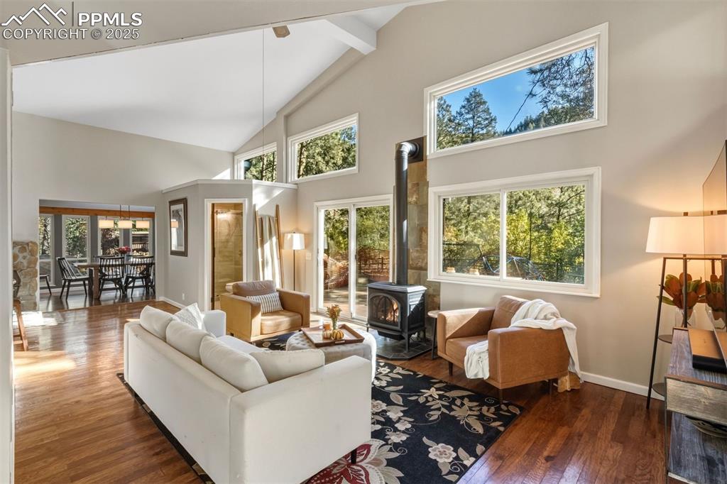 Image 10 of 50: Living Room