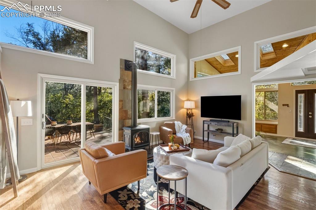 Image 19 of 50: Office