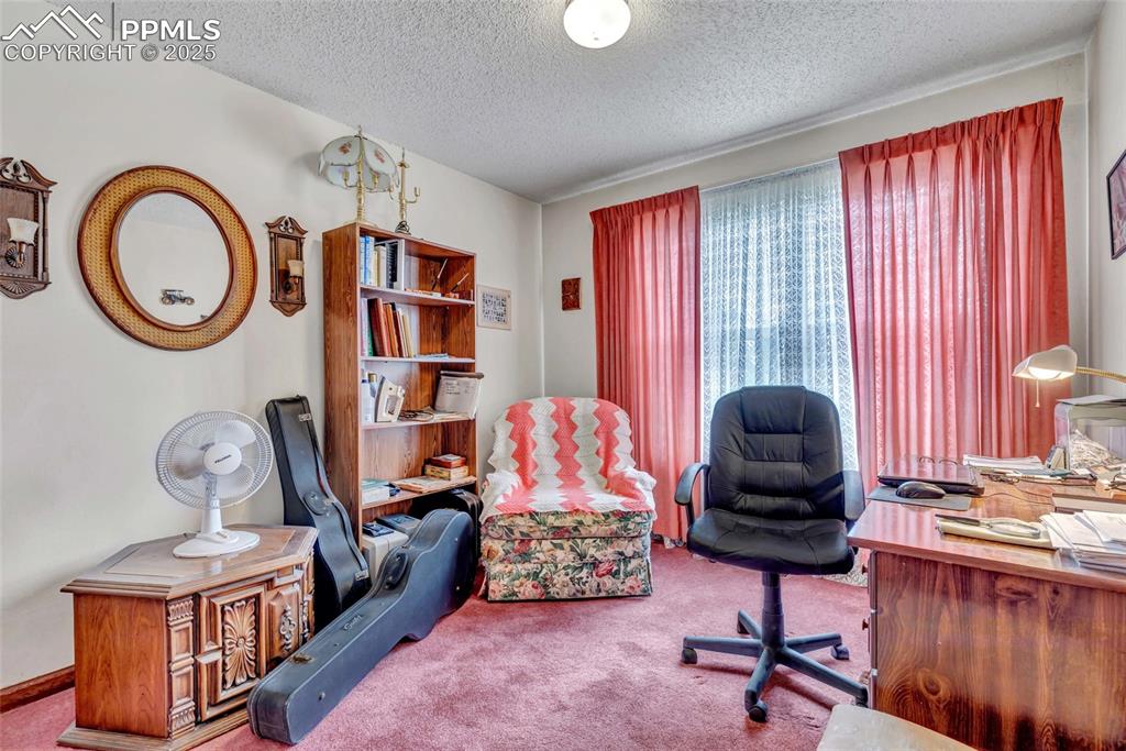 Image 15 of 21: Perfect for a home office, hobby room, or guest bedroom — flexible space to