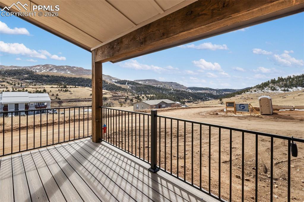 Image 19 of 22: Deck