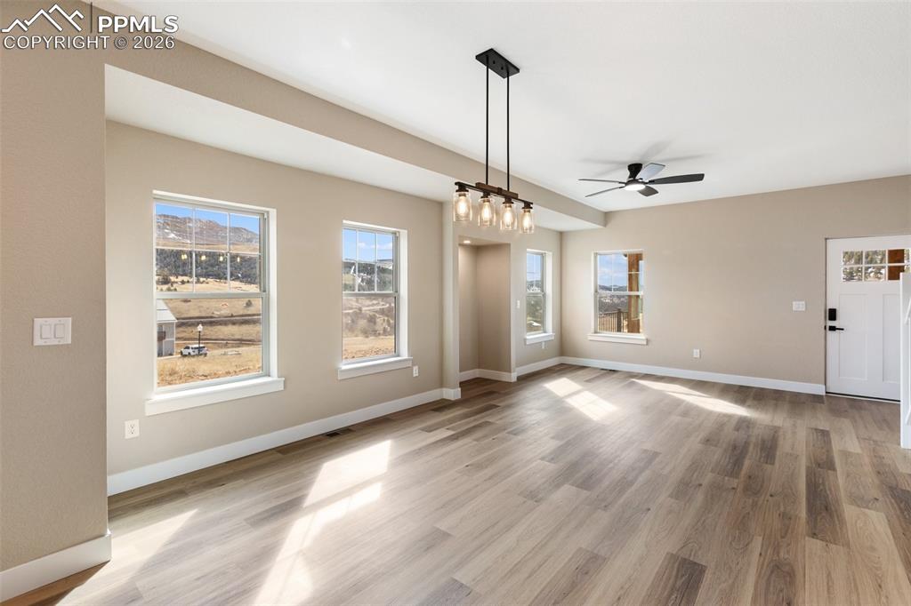 Image 5 of 22: Dining Area