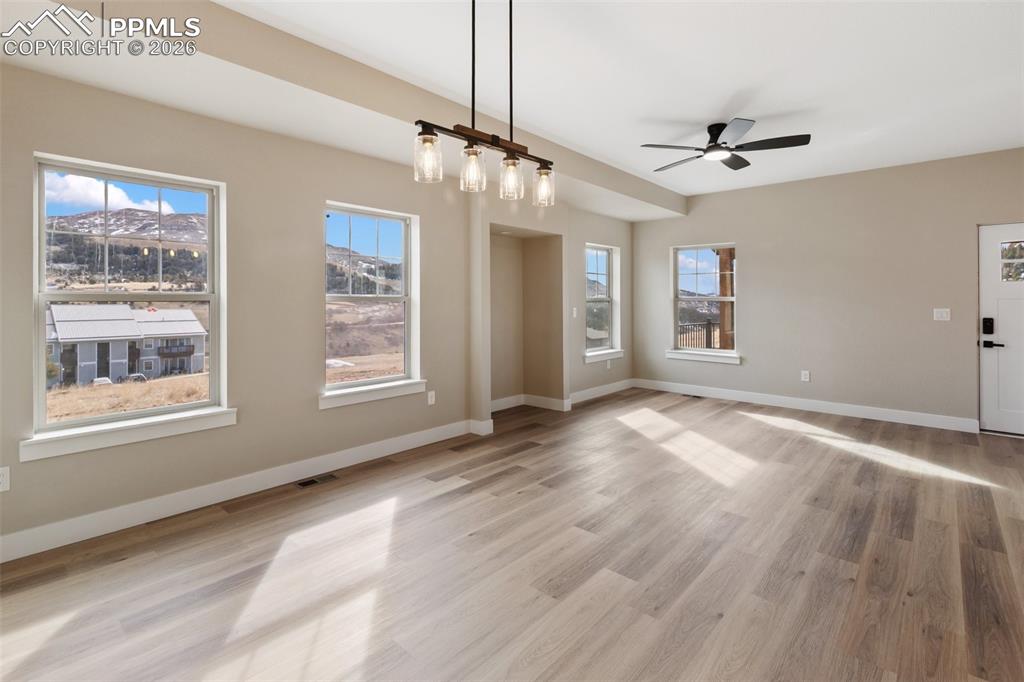 Image 6 of 22: Dining Area