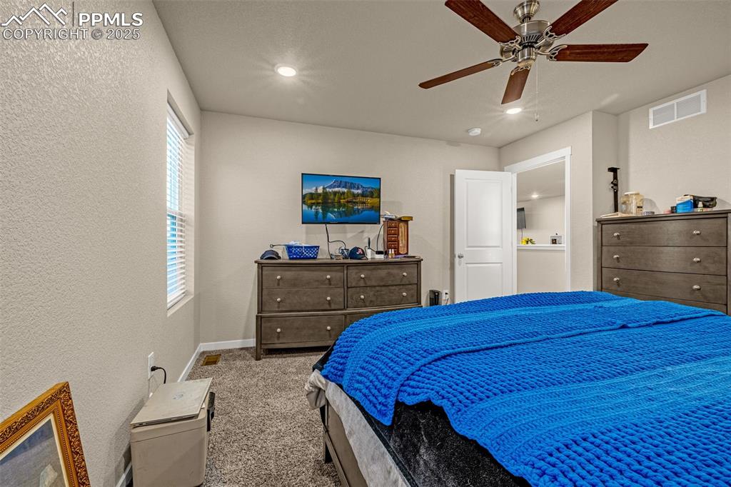 Image 16 of 38: Bedroom