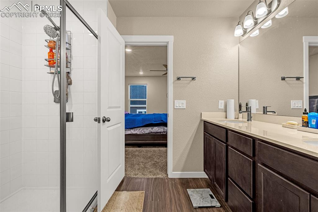 Image 19 of 38: Bathroom