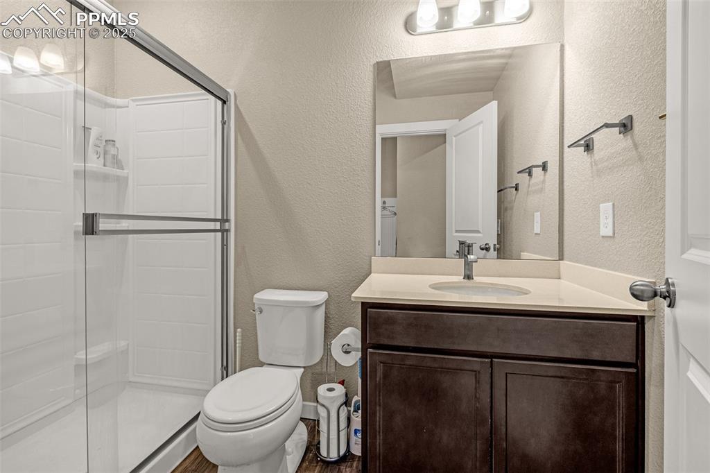 Image 6 of 38: Bathroom