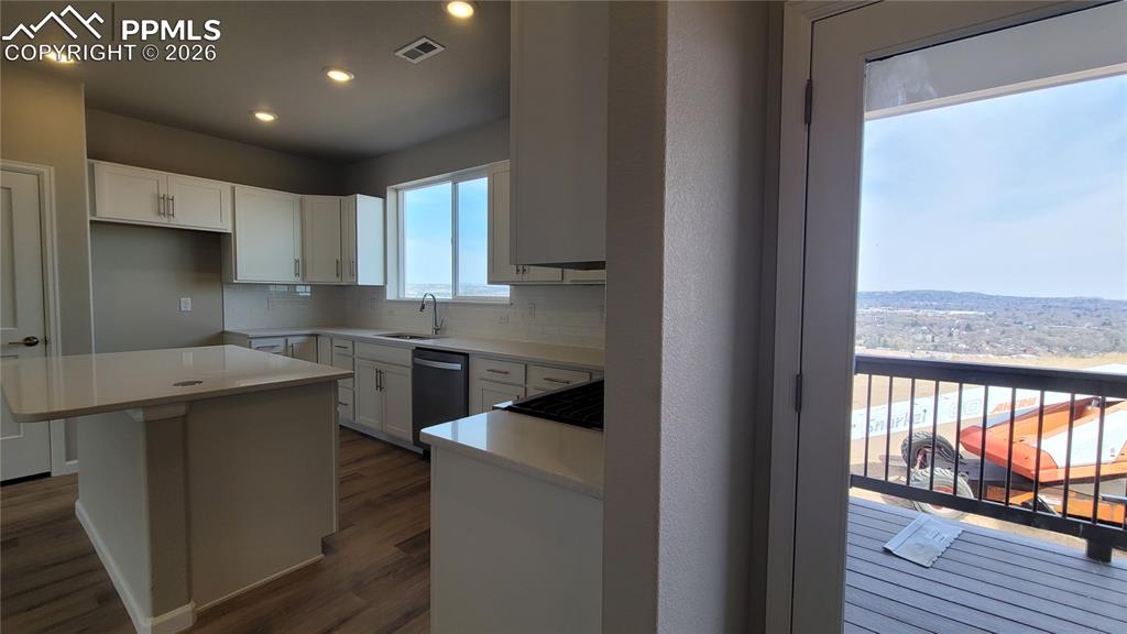 Image 14 of 26: 2nd Composite Deck near the Kitchen! 