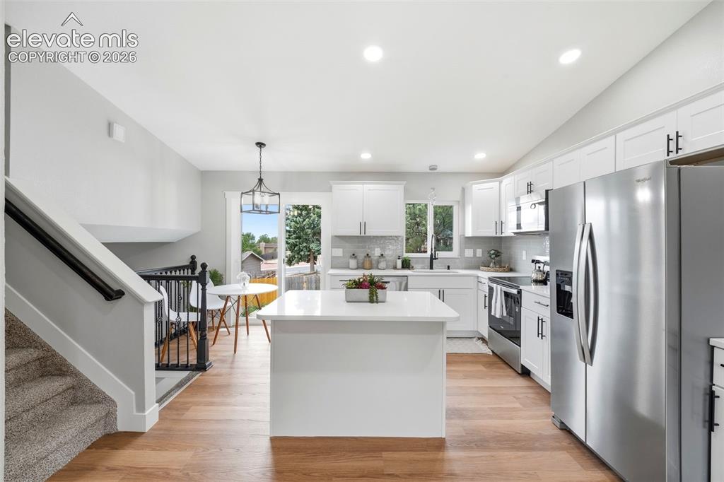 Image 10 of 35: Kitchen