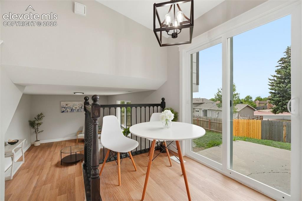 Image 14 of 35: Dining Area