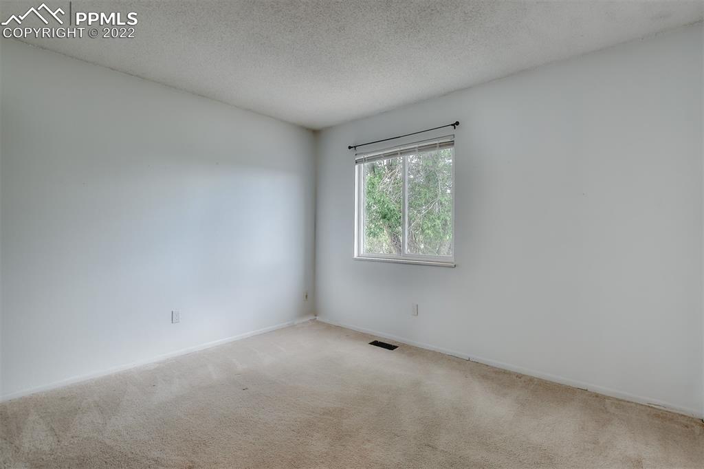 Listing 8918528, Image 13 of 27