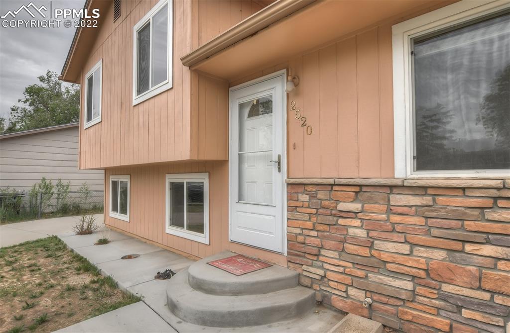 Listing 8918528, Image 4 of 27