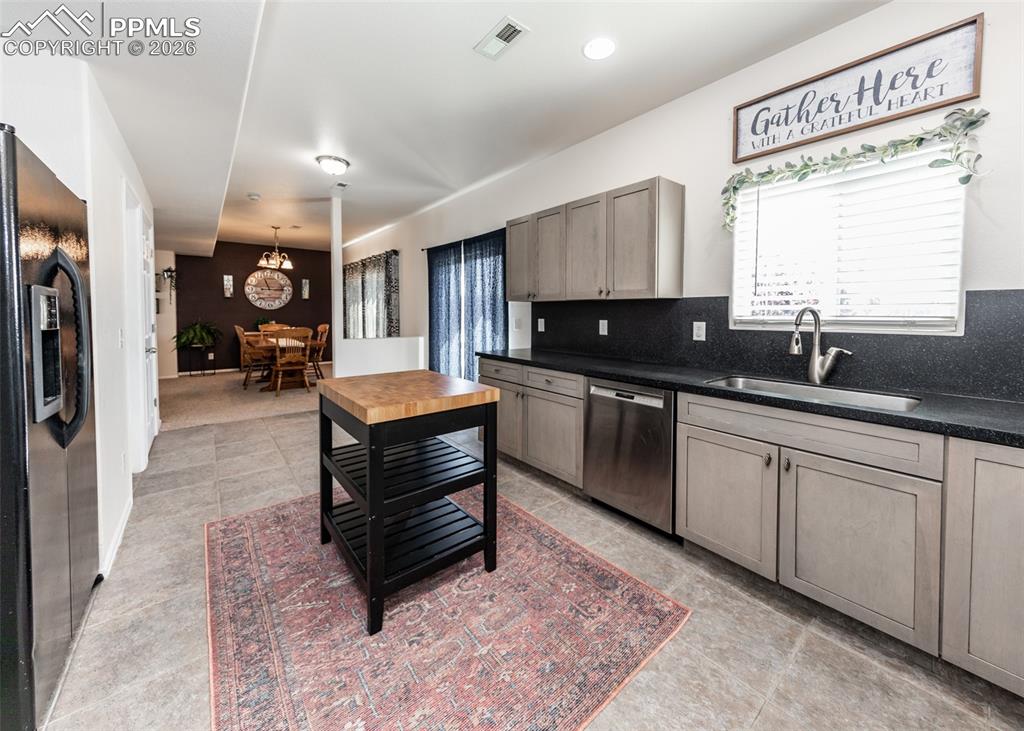 Image 14 of 50: Kitchen