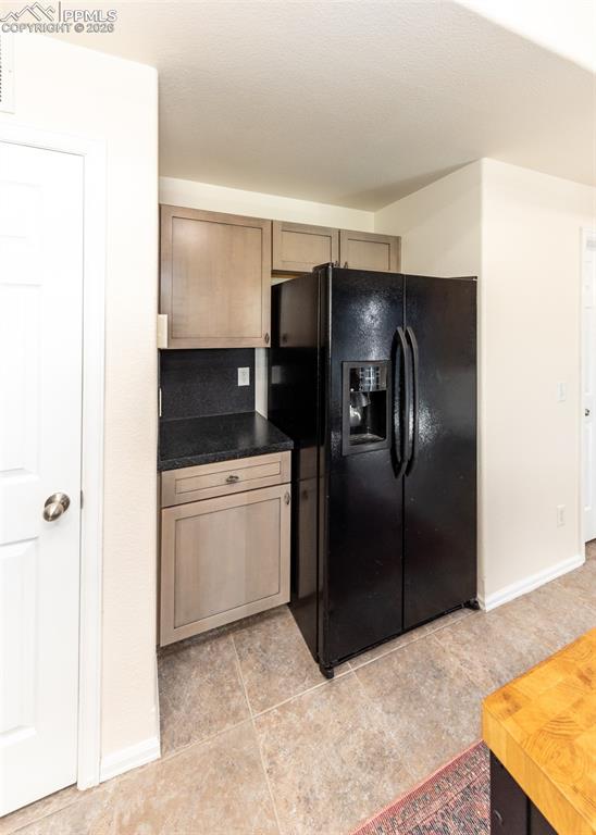 Image 16 of 50: Kitchen