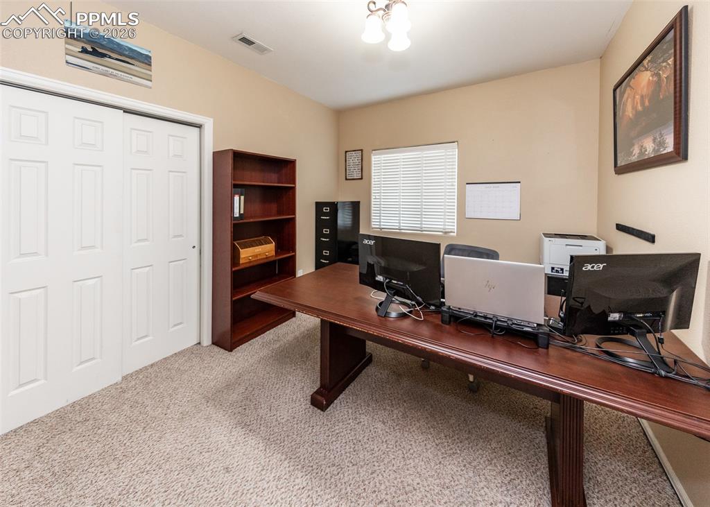 Image 21 of 50: Office