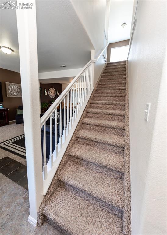 Image 22 of 50: Stairs to upper level!