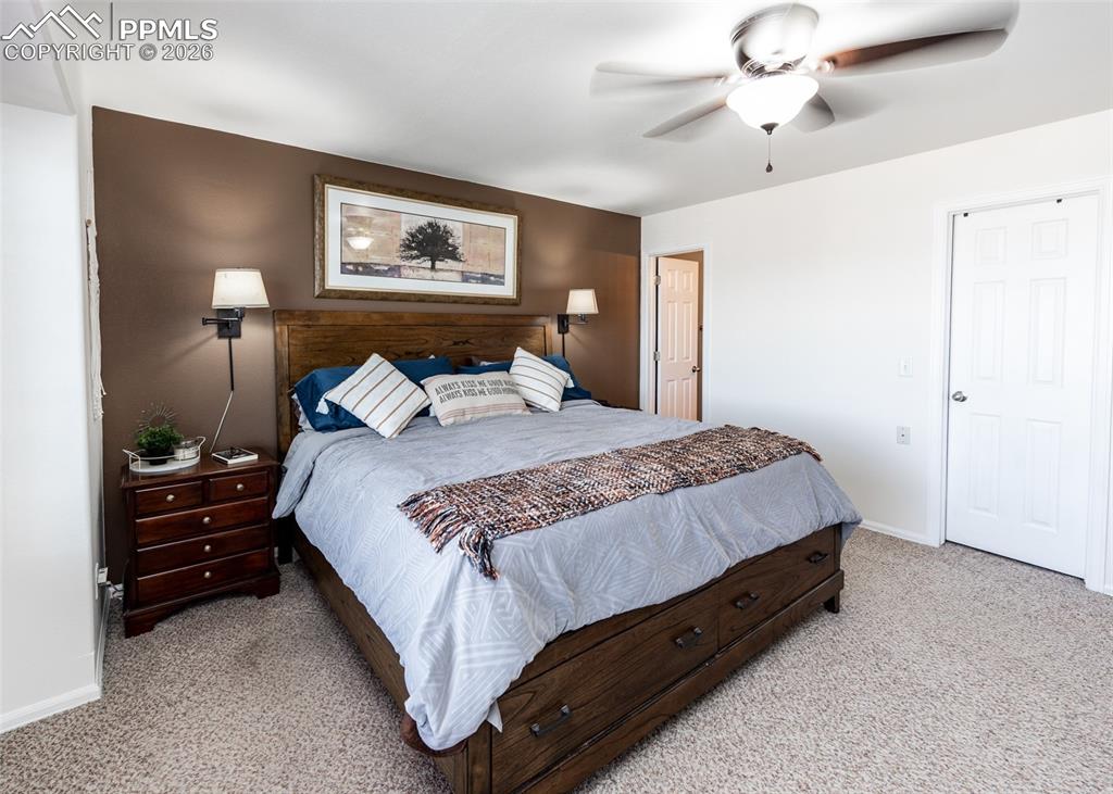 Image 24 of 50: 14x15 primary bedroom with walk-in closet and adjoining 5pc bath!