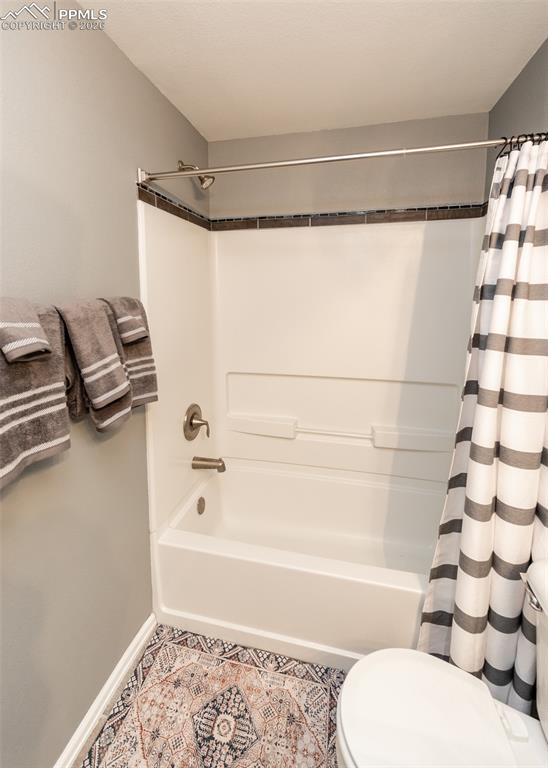 Image 40 of 50: Bathroom