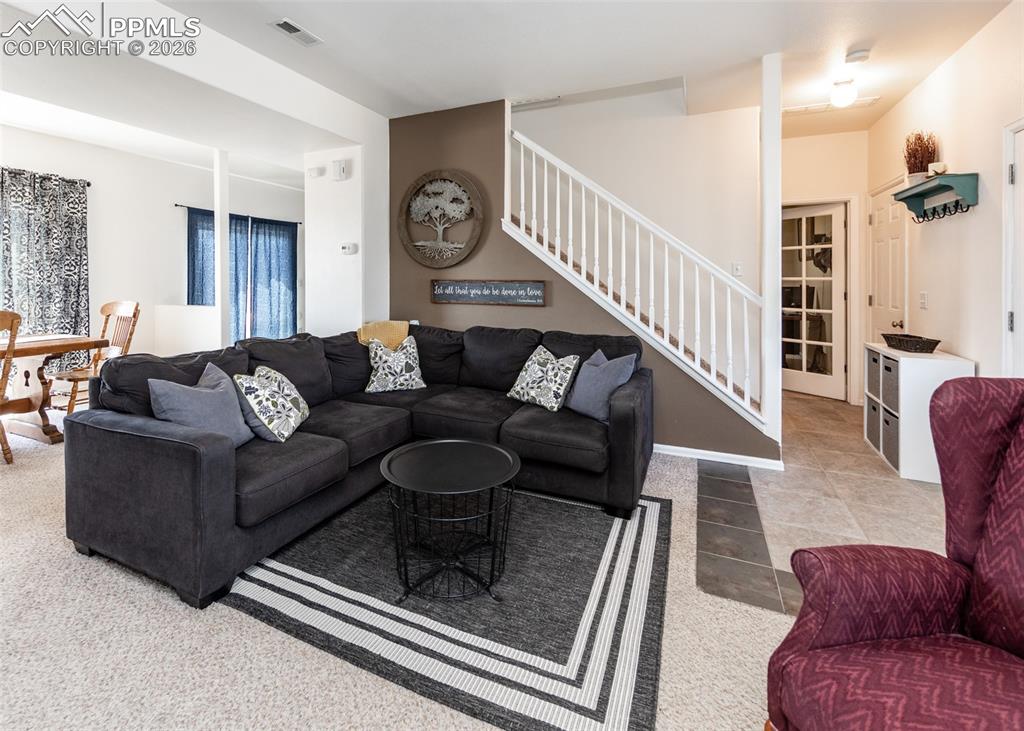 Image 5 of 50: Living Room