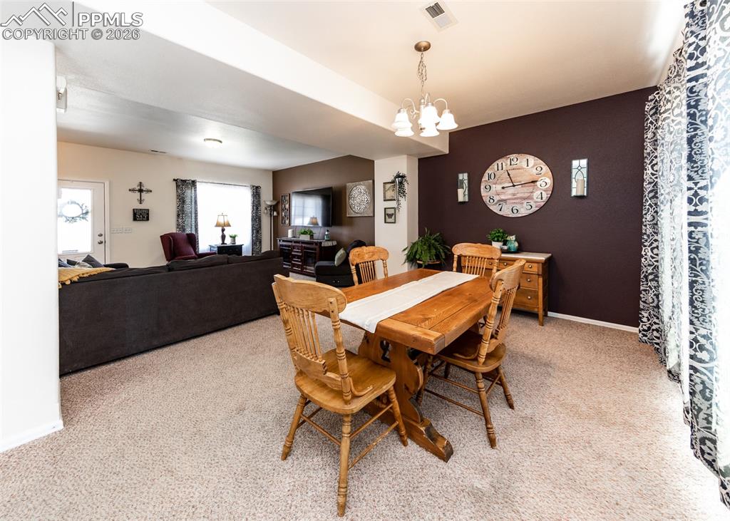 Image 8 of 50: Dining Area