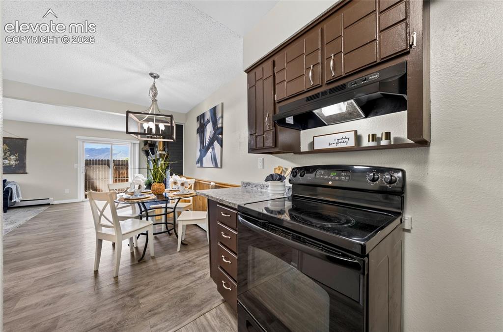 Image 12 of 27: Kitchen