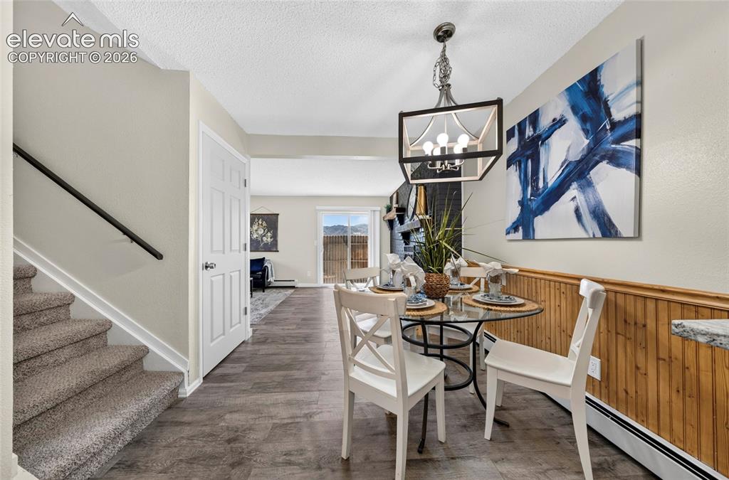 Image 13 of 27: Dining Area