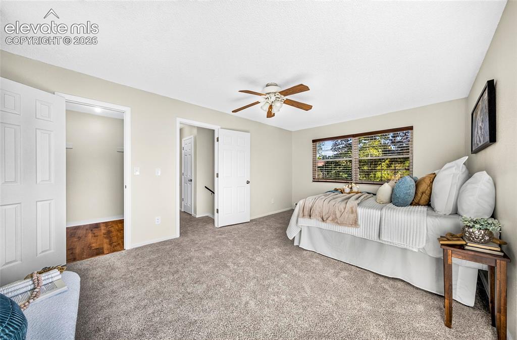 Image 18 of 27: Bedroom