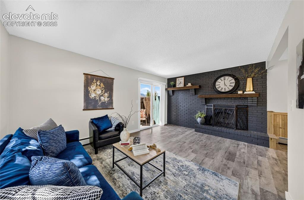 Image 4 of 27: Living Room