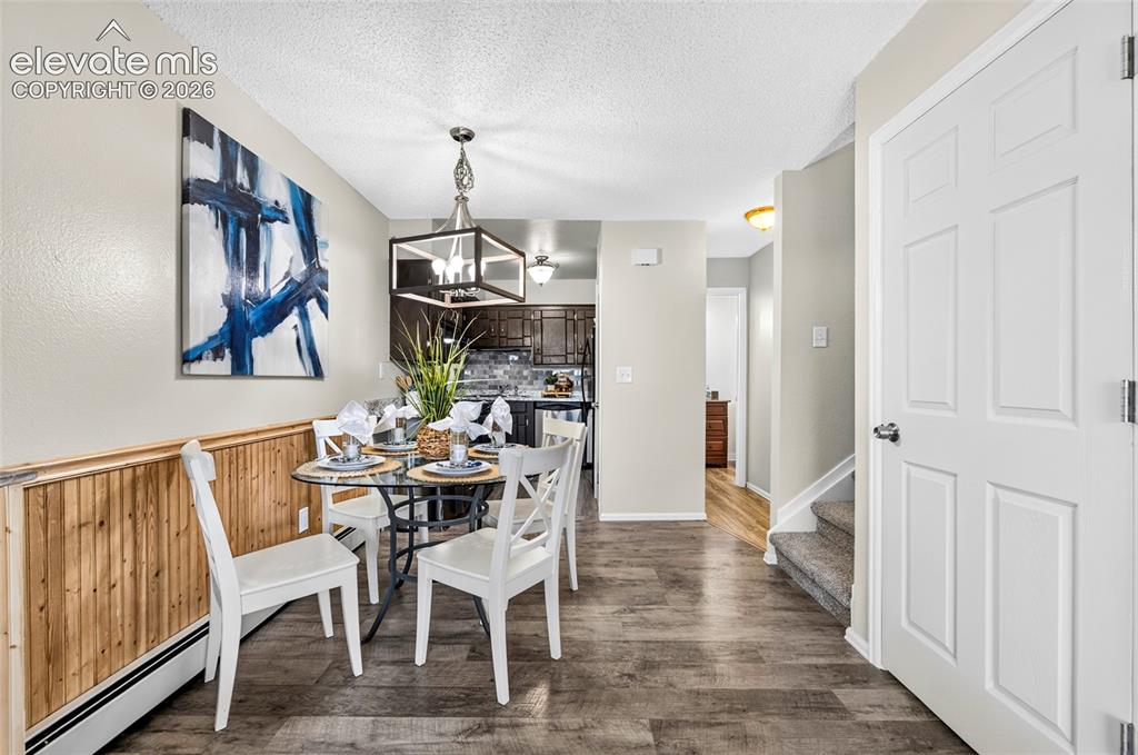 Image 7 of 27: Dining Area