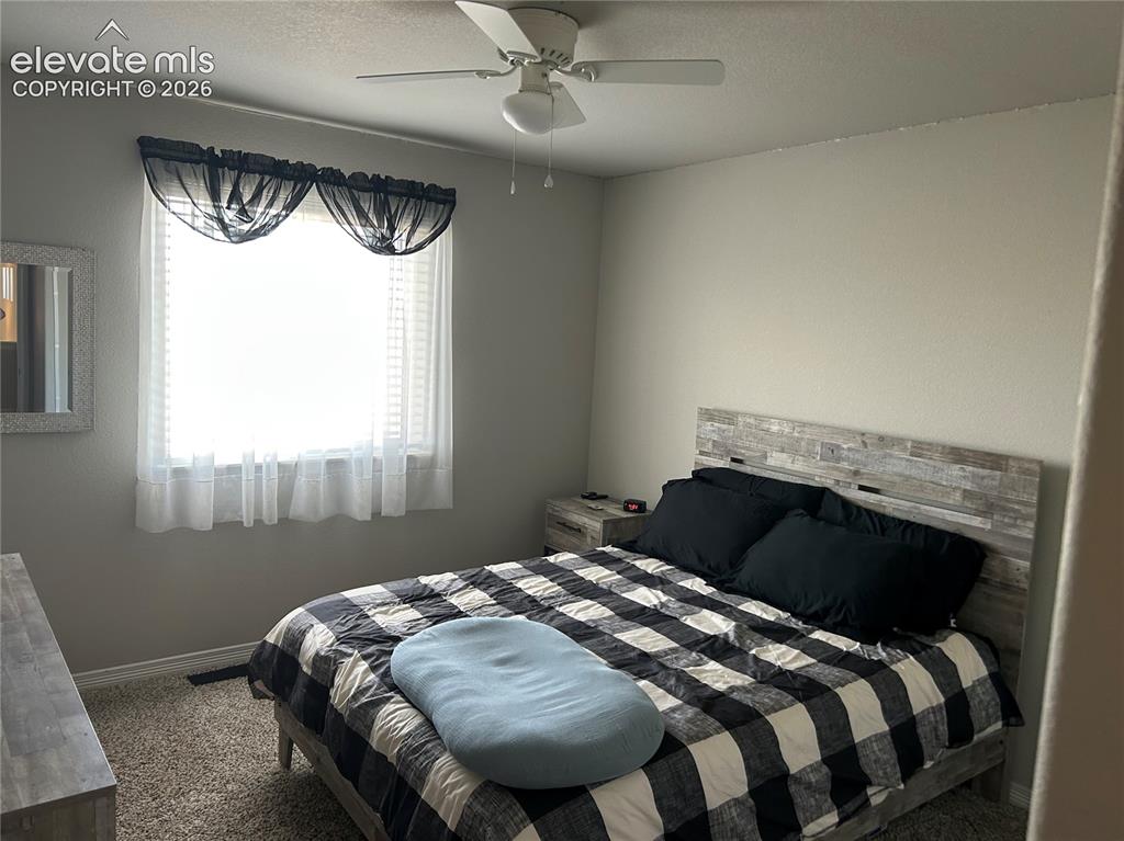 Image 11 of 14: Bedroom